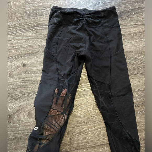 Lululemon leggings - size 6 but fit like a 4 - mesh detail and scrunch on back - Picture 4 of 4
